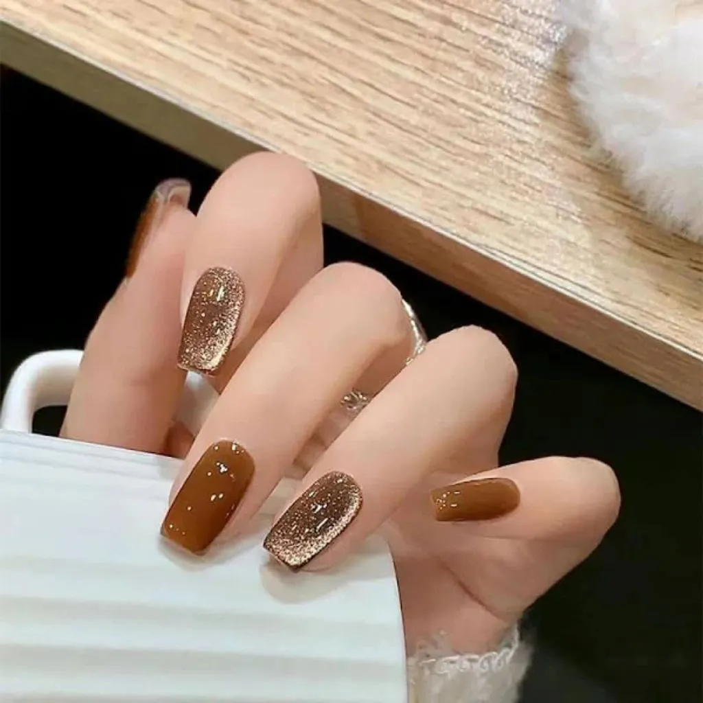 Square Nail With Cat Eye